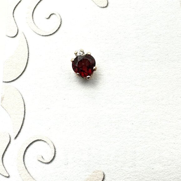 10K Yellow Gold Womens Earrings Garnet Heart CZ Stud Pierced Gift Idea for Her - Picture 4 of 5